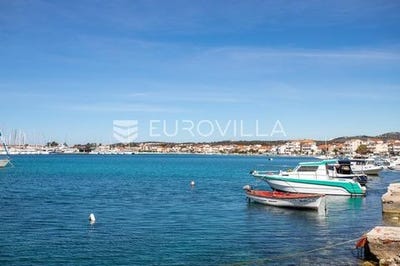 /international/hr/rogoznica-sibenska-ulica-310098766427/