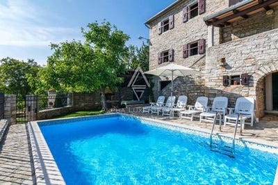 /international/hr/motovun-istria-county-310100363831/