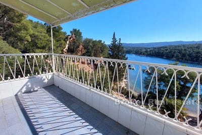 /international/hr/hvar-split-dalmatia-county-310107219437/