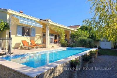 /international/hr/katel-luki-split-dalmatia-county-310107219712/