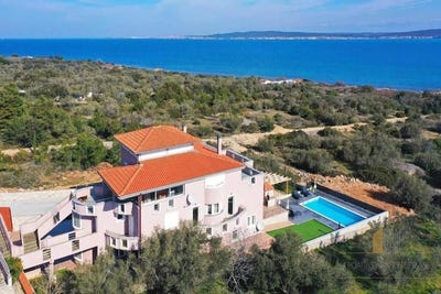 /international/hr/dobropoljana-zadar-county-310097618502/