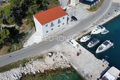 /international/hr/brac-split-dalmatia-county-310103644486/