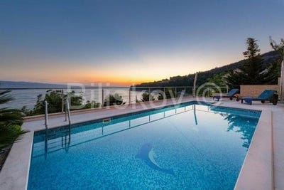 /international/hr/omis-split-dalmatia-county-120094204930/
