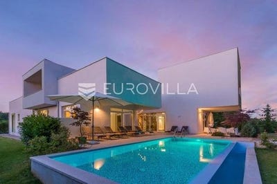 /international/hr/zminj-istria-county-310107679137/