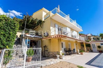 /international/hr/makarska-split-dalmatia-county-120092946806/