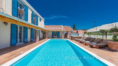/international/hr/gornji-karin-zadar-county-310107219643/