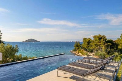 /international/hr/ugljan-zadar-county-310107219685/