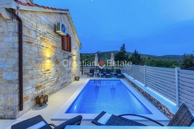 /international/hr/nerezisca-split-dalmatia-county-310098770466/