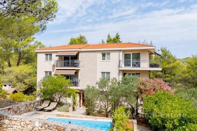 /international/hr/hvar-split-dalmatia-county-310107219296/