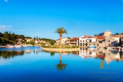 /international/hr/vrboska-split-dalmatia-county-310098117710/