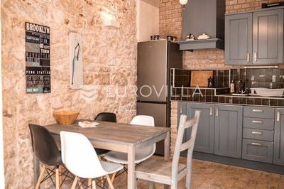 /international/hr/vis-split-dalmatia-county-120093626789/