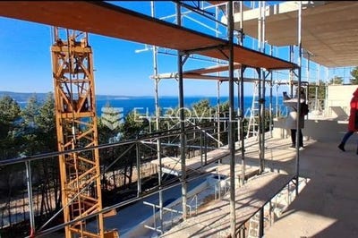 /international/hr/omis-split-dalmatia-county-310103348906/