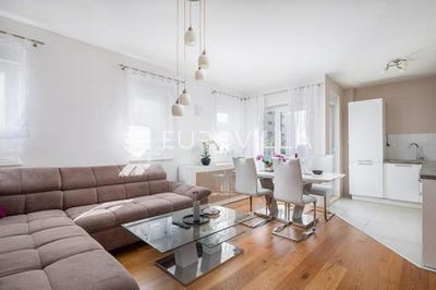 /international/hr/makarska-split-dalmatia-county-120089947187/