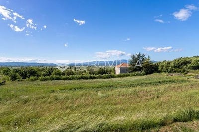 /international/hr/sinj-split-dalmatia-county-310102930947/