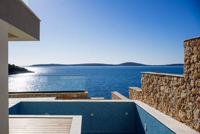 /international/hr/vinisce-split-dalmatia-county-120097720505/