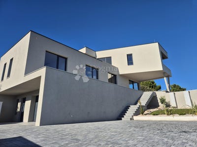 /international/hr/tisno-sibenska-ulica-310096142538/