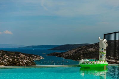 /international/hr/vinisce-split-dalmatia-county-310098114255/