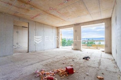 /international/hr/omis-split-dalmatia-county-310103348114/