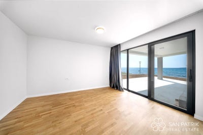 /international/hr/privlaka-zadar-county-310105817898/