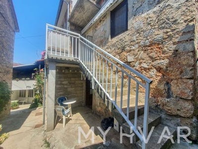 /international/hr/stari-grad-split-dalmatia-county-310100462082/