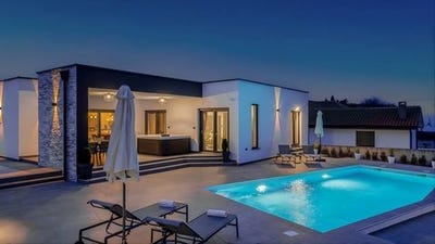 /international/hr/pula-istria-county-310105925405/