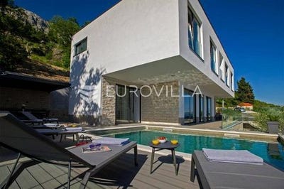 /international/hr/omis-split-dalmatia-county-120080992357/