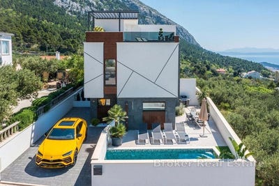 /international/hr/makarska-split-dalmatia-county-310107219117/