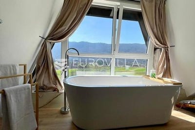 /international/hr/karlovac-karlovac-county-310103822469/