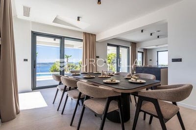 /international/hr/makarska-split-dalmatia-county-120083252632/