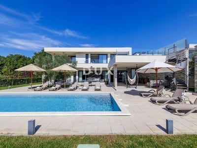 /international/hr/novigrad-istria-county-310109049404/