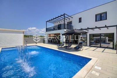 /international/hr/pula-istria-county-310098766645/