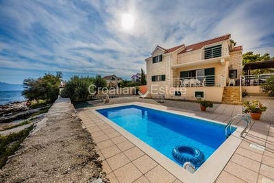/international/hr/supetar-split-dalmatia-county-120098079346/