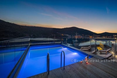 /international/hr/trogir-split-dalmatia-county-310107219773/
