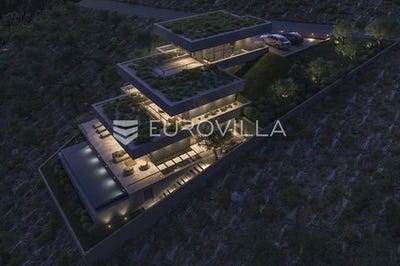 /international/hr/omis-split-dalmatia-county-310101690938/