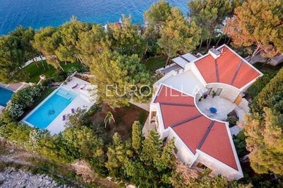 /international/hr/brac-split-dalmatia-county-310103283330/