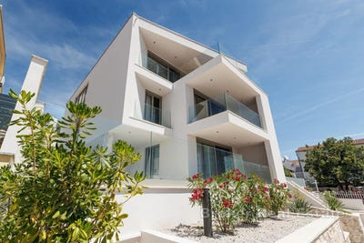 /international/hr/rogoznica-sibenska-ulica-310107219470/
