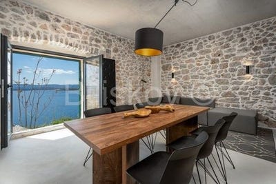 /international/hr/bol-split-dalmatia-county-120098501389/