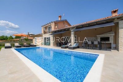 /international/hr/kanfanar-istria-county-310103642339/
