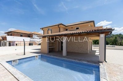 /international/hr/pula-istria-county-310109049669/