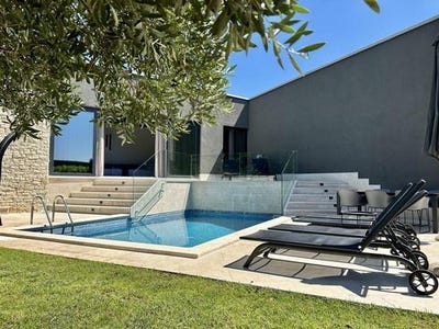 /international/hr/umag-istria-county-310108488597/