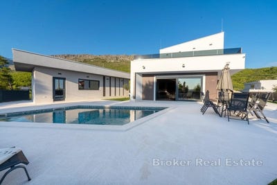 /international/hr/podstrana-split-dalmatia-county-310107219184/