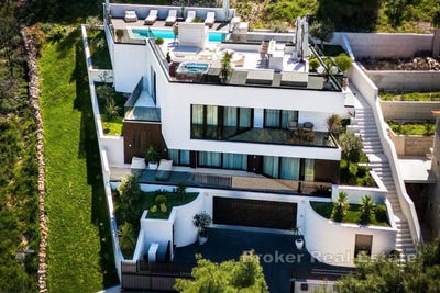 /international/hr/trogir-split-dalmatia-county-310107219315/