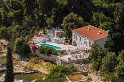 /international/hr/trogir-split-dalmatia-county-310103665910/