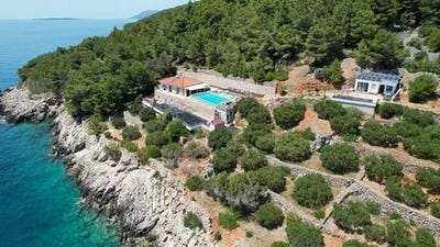 /international/hr/hvar-split-dalmatia-county-310109107063/