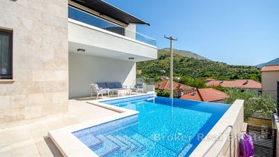/international/hr/rnovnica-split-dalmatia-county-310107219148/