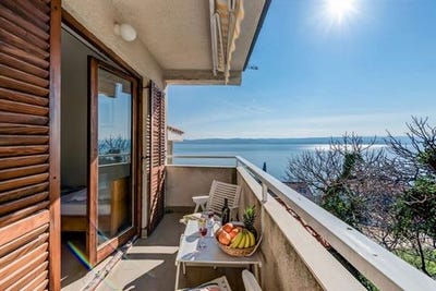 /international/hr/omis-split-dalmatia-county-310105408120/