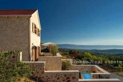/international/hr/hvar-split-dalmatia-county-310107624057/