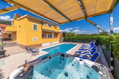 /international/hr/katel-luki-split-dalmatia-county-310107625955/