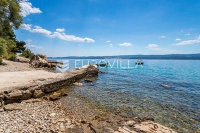 /international/hr/omis-split-dalmatia-county-310109049638/