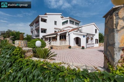/international/hr/marina-split-dalmatia-county-310094421776/